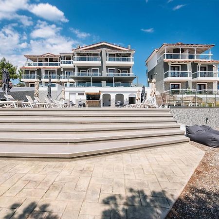 Trizonia Bay Hotel Bagian luar foto