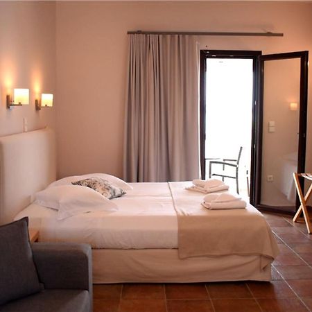 Trizonia Bay Hotel Bagian luar foto