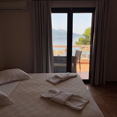 Trizonia Bay Hotel Bagian luar foto