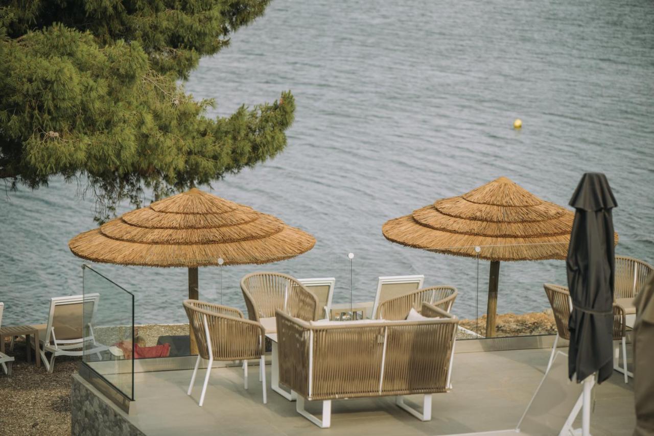 Trizonia Bay Hotel Bagian luar foto