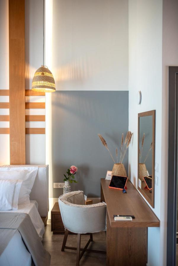 Trizonia Bay Hotel Bagian luar foto