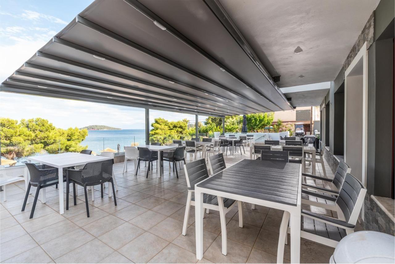 Trizonia Bay Hotel Bagian luar foto