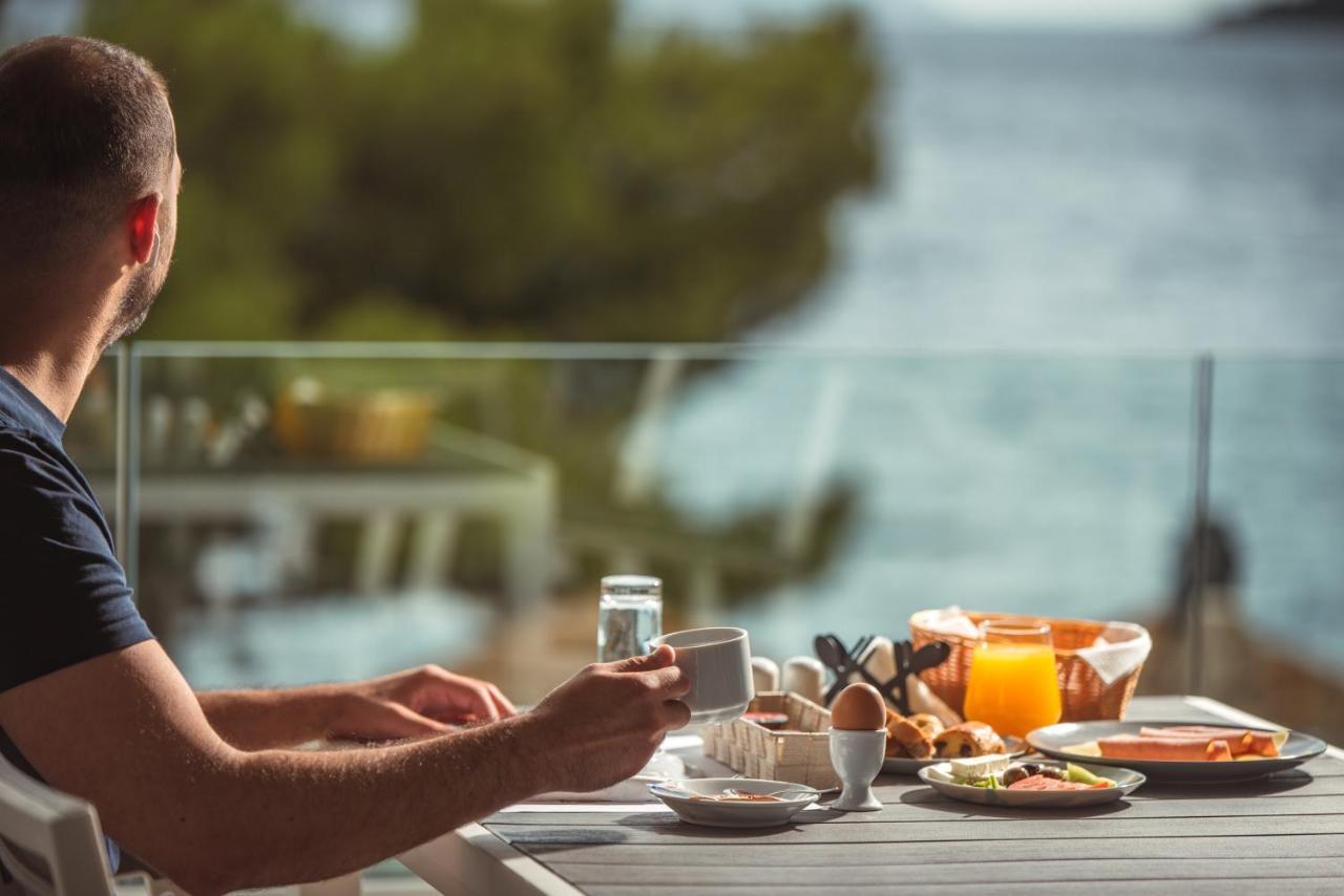 Trizonia Bay Hotel Bagian luar foto