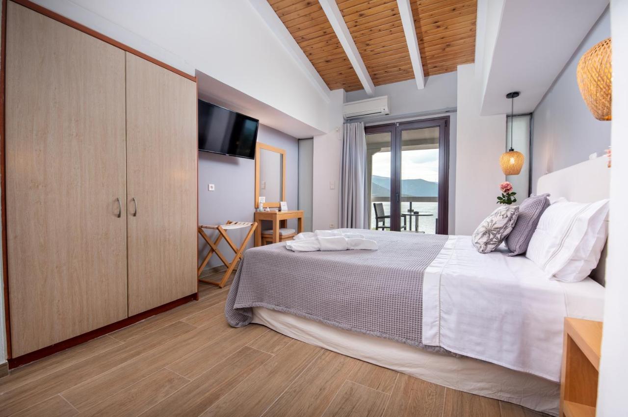 Trizonia Bay Hotel Bagian luar foto