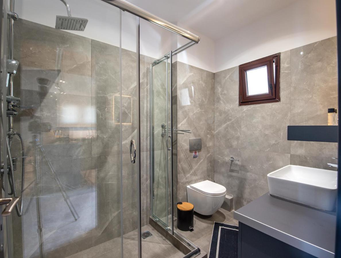 Trizonia Bay Hotel Bagian luar foto
