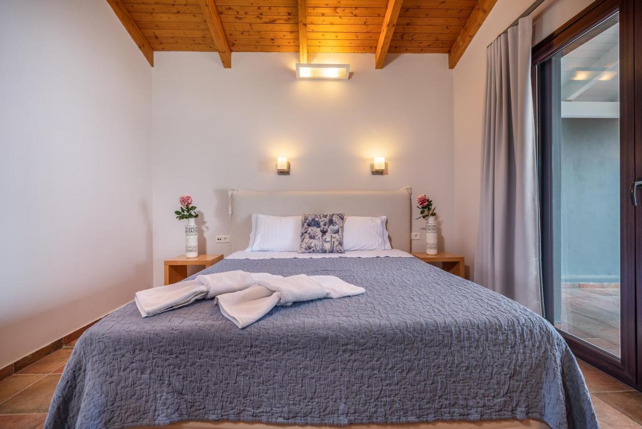 Trizonia Bay Hotel Bagian luar foto