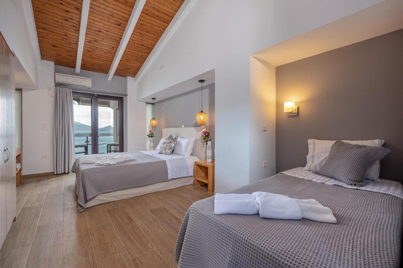 Trizonia Bay Hotel Bagian luar foto