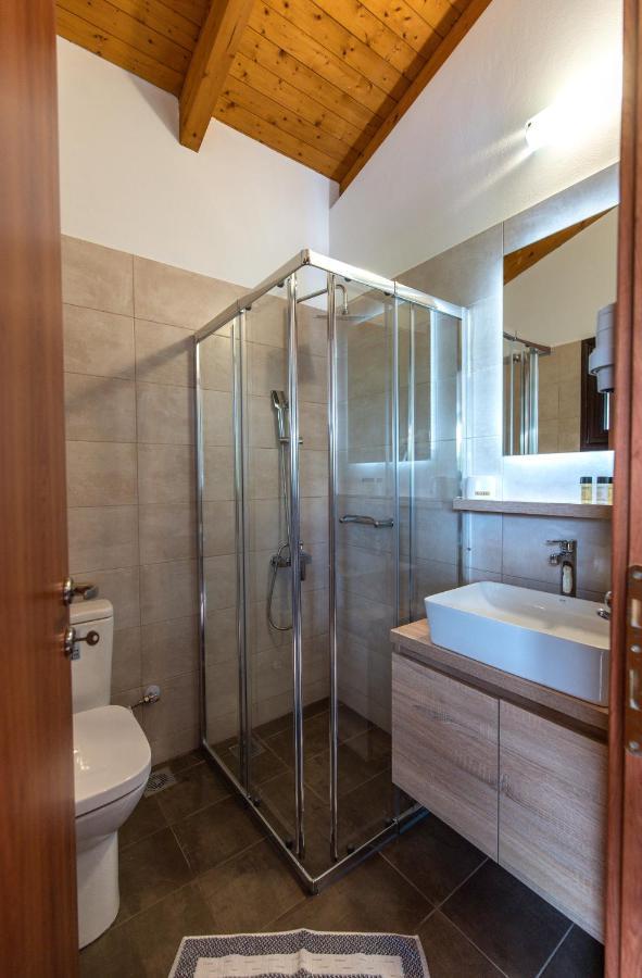 Trizonia Bay Hotel Bagian luar foto