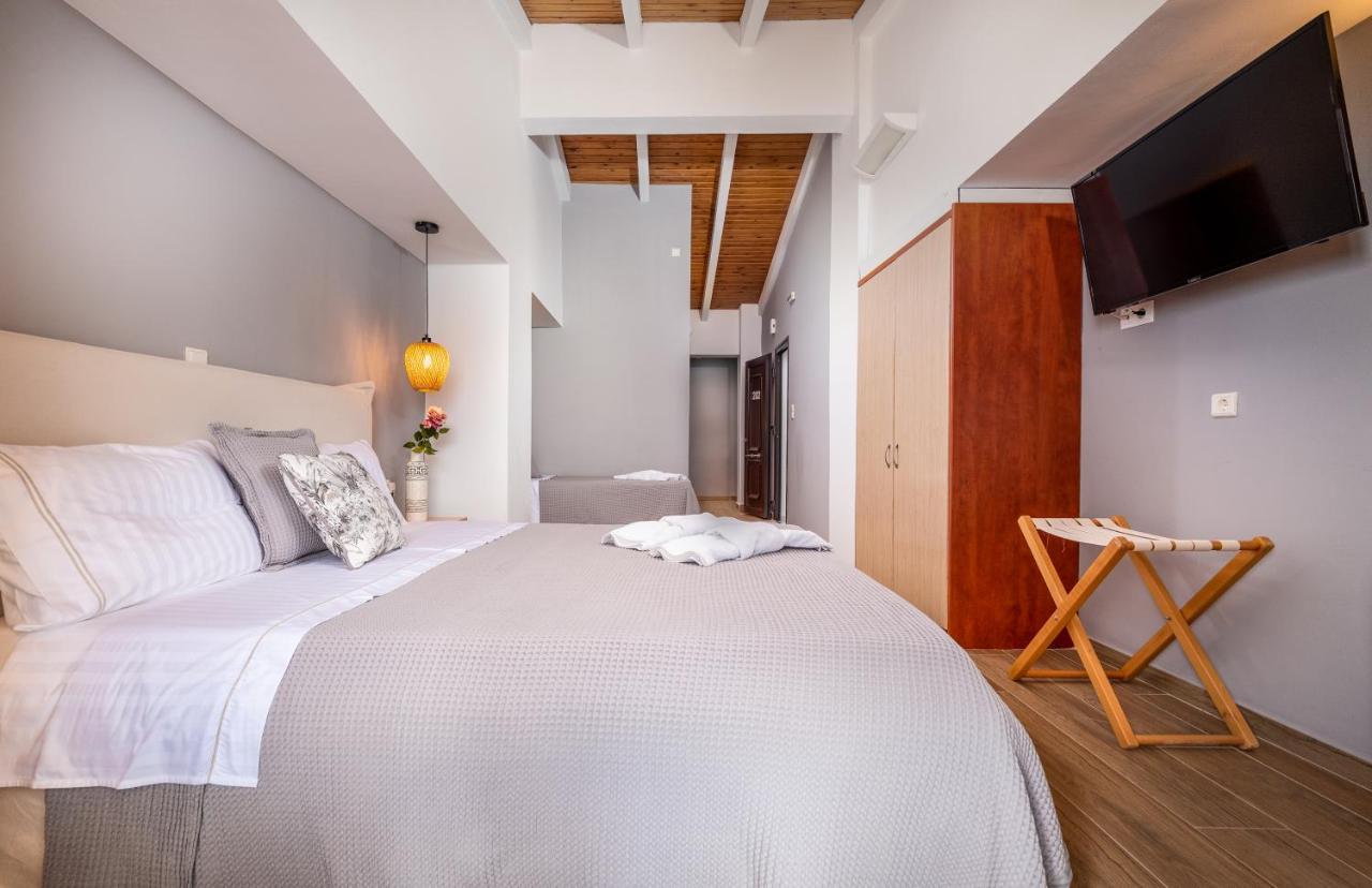 Trizonia Bay Hotel Bagian luar foto