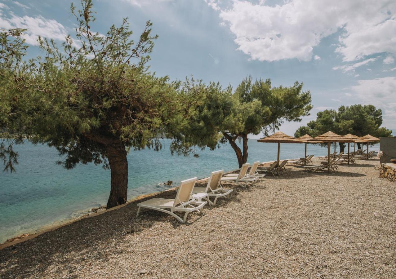 Trizonia Bay Hotel Bagian luar foto