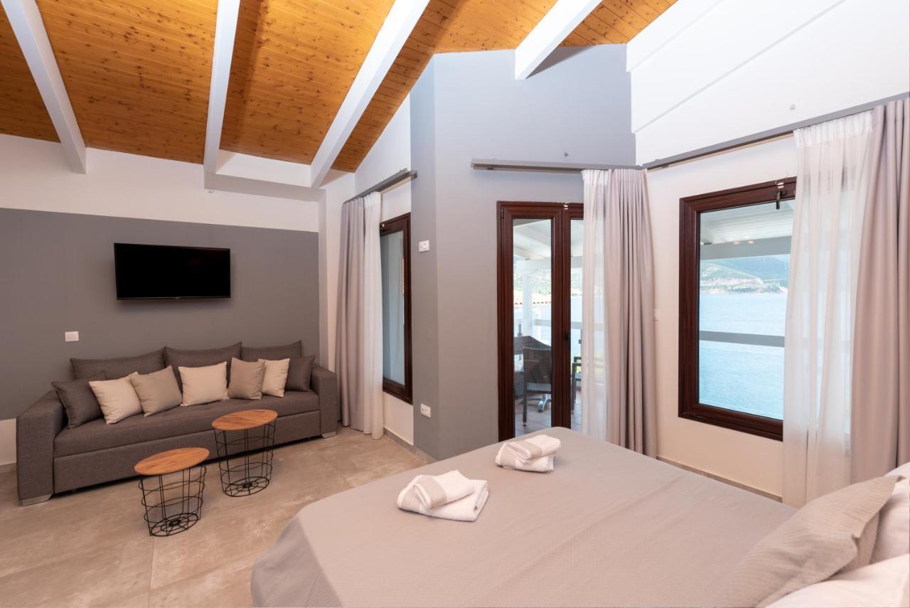 Trizonia Bay Hotel Bagian luar foto