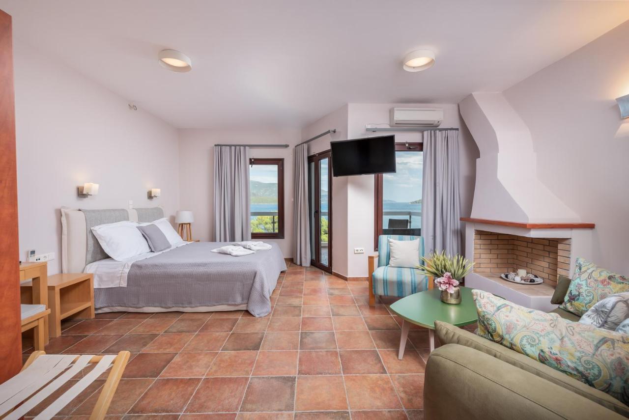 Trizonia Bay Hotel Bagian luar foto