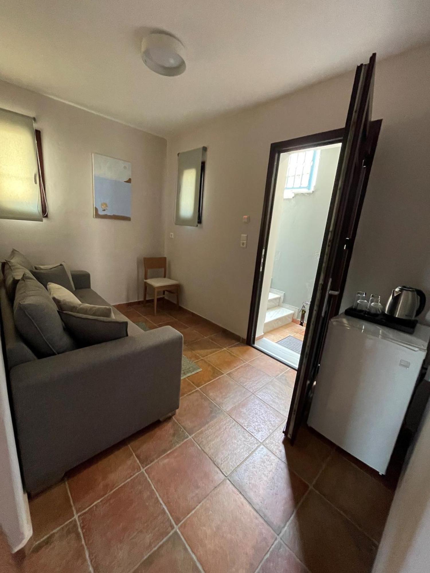 Trizonia Bay Hotel Bagian luar foto