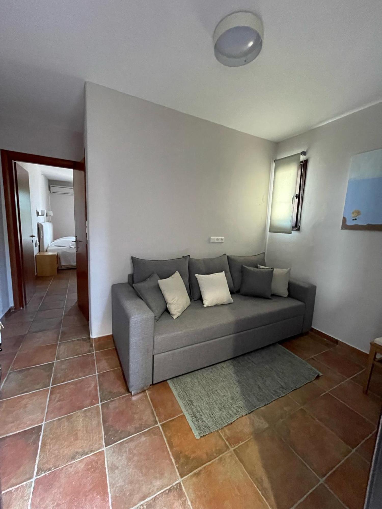 Trizonia Bay Hotel Bagian luar foto