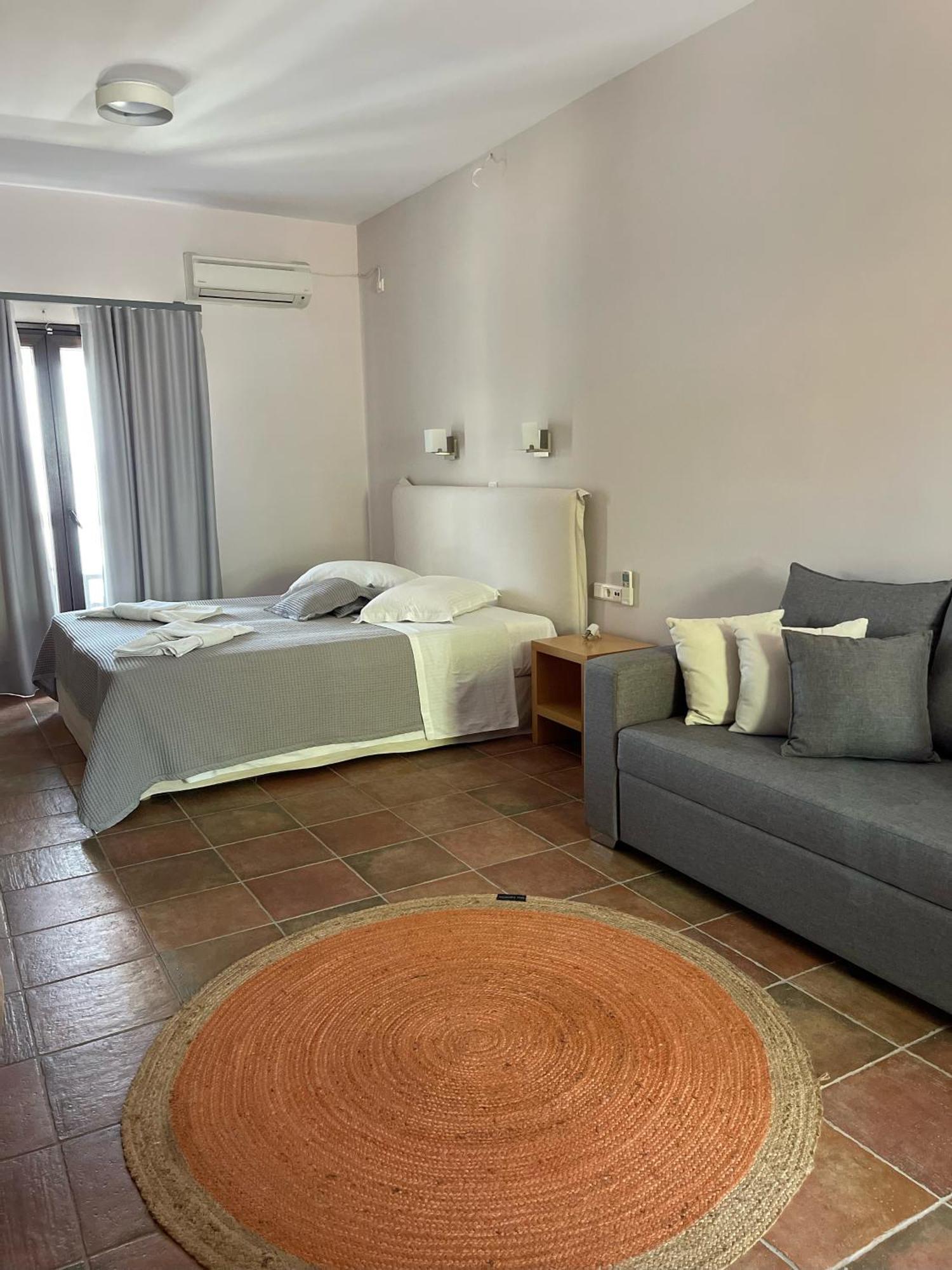 Trizonia Bay Hotel Bagian luar foto